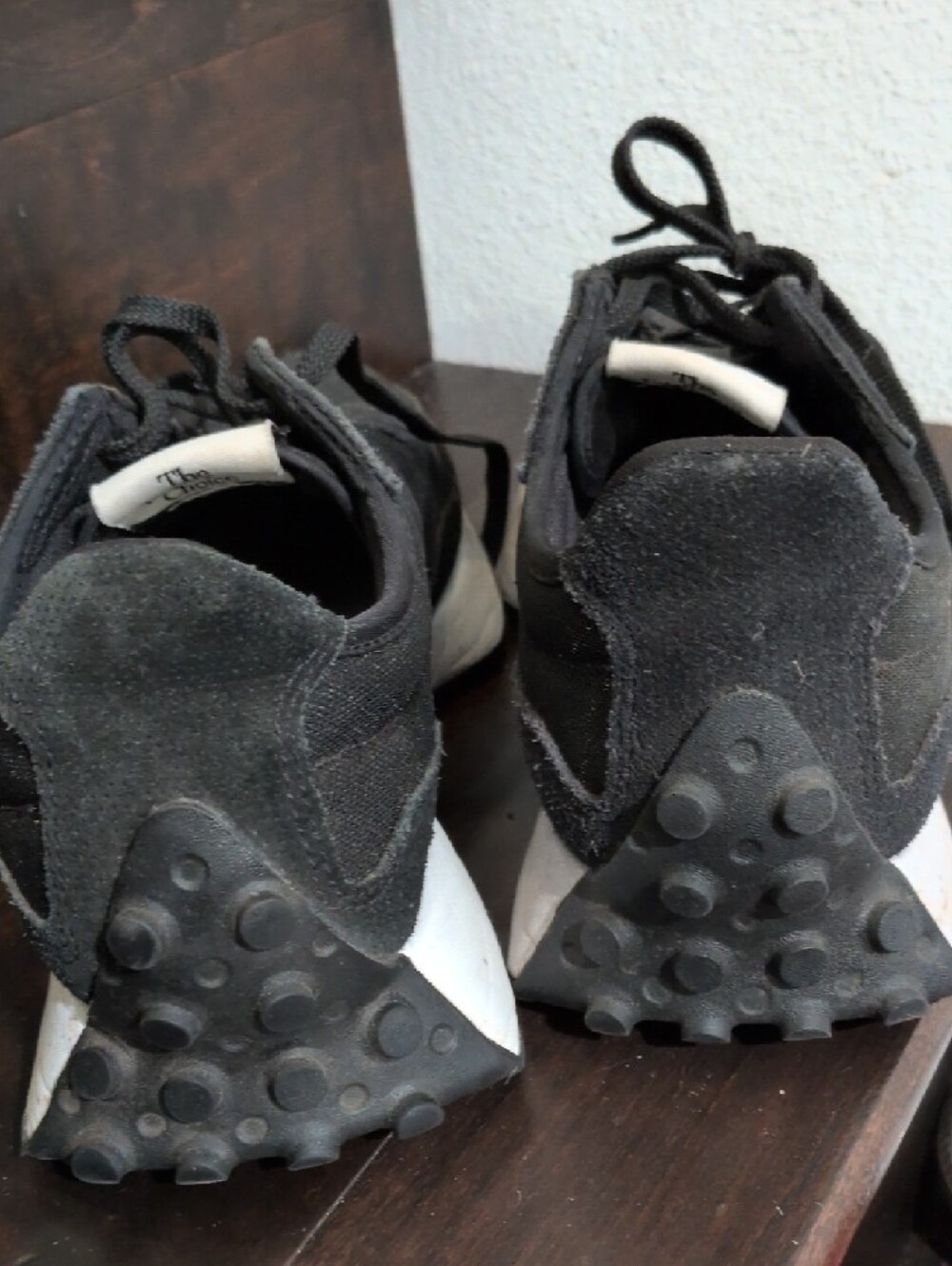 New Balance Black & White Casual Runner Shoes - Picture 5 of 6